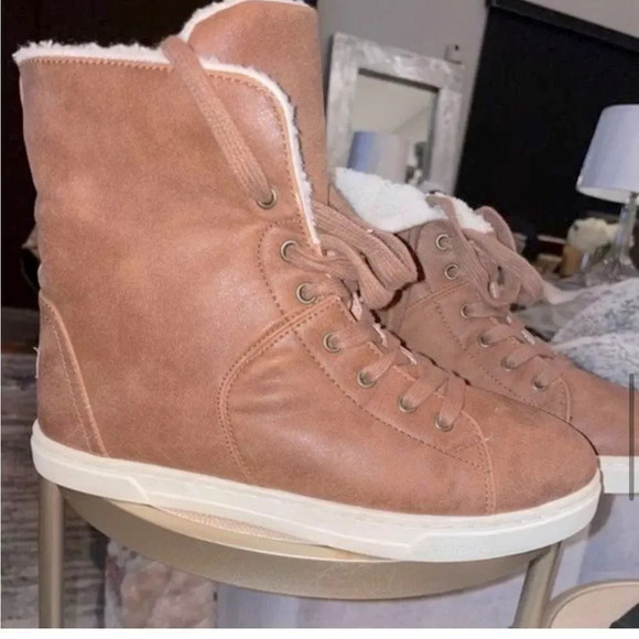 INDIGO RD. INNER HIGH/MID TOP SHEARLING/LEATHERSNEAKER BROWN/CREAM SIZE 7.5 - Picture 1 of 15